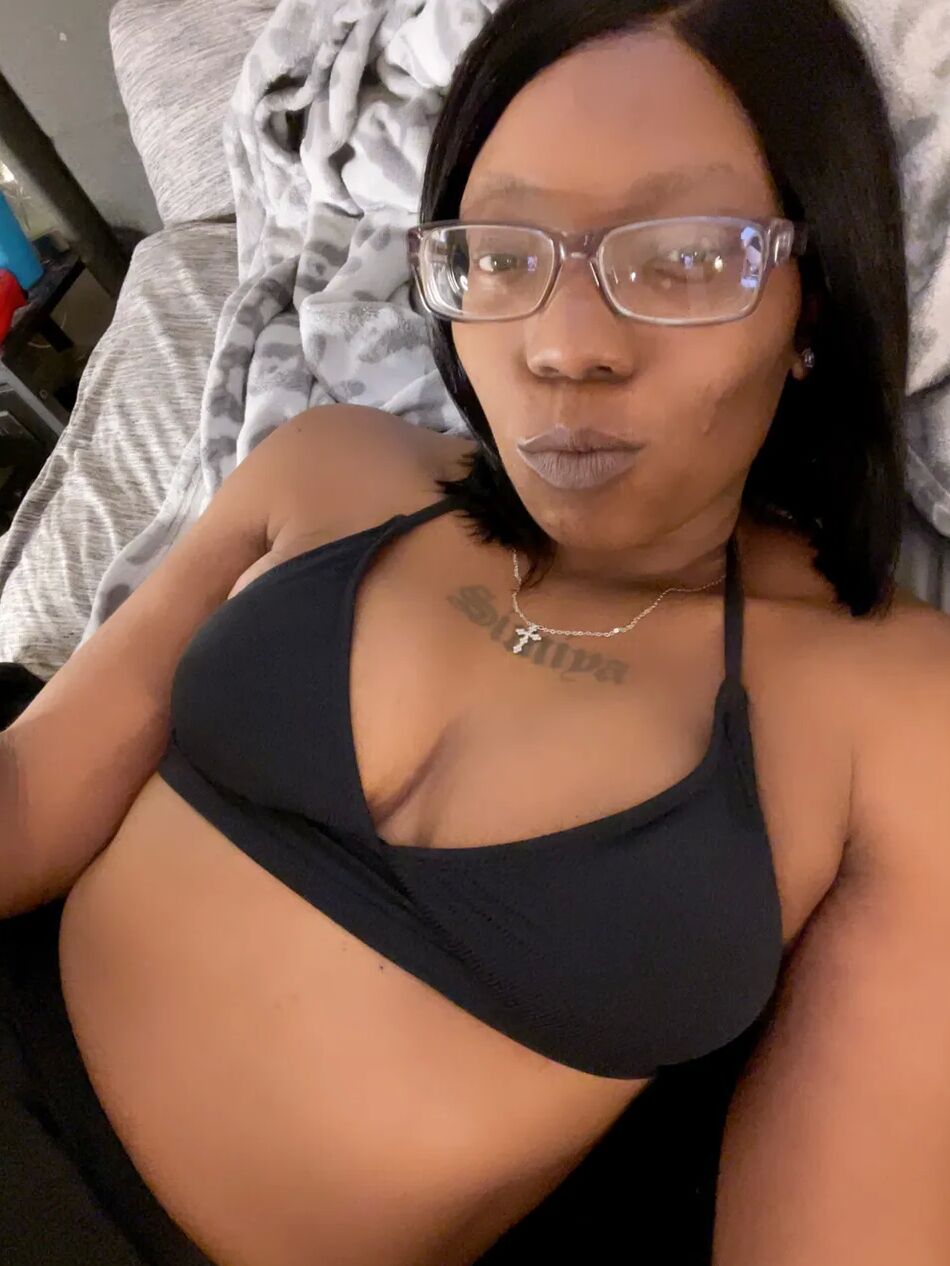 16 Pics Use this black pussy please