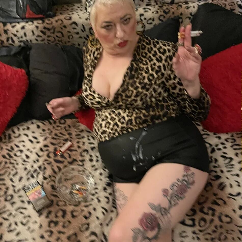 20 Pics MOM NEEDS YOUNG COCK