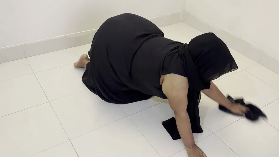 9 Pics Huge Ass Muslim Saudi Maid Fucked By Boss