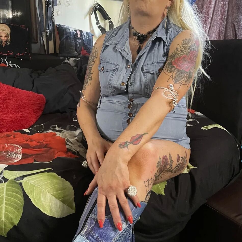 20 Pics MY TIME SMOKING PLAYING