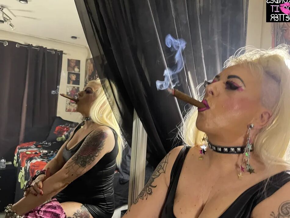 20 Pics WATCH THIS SLUT