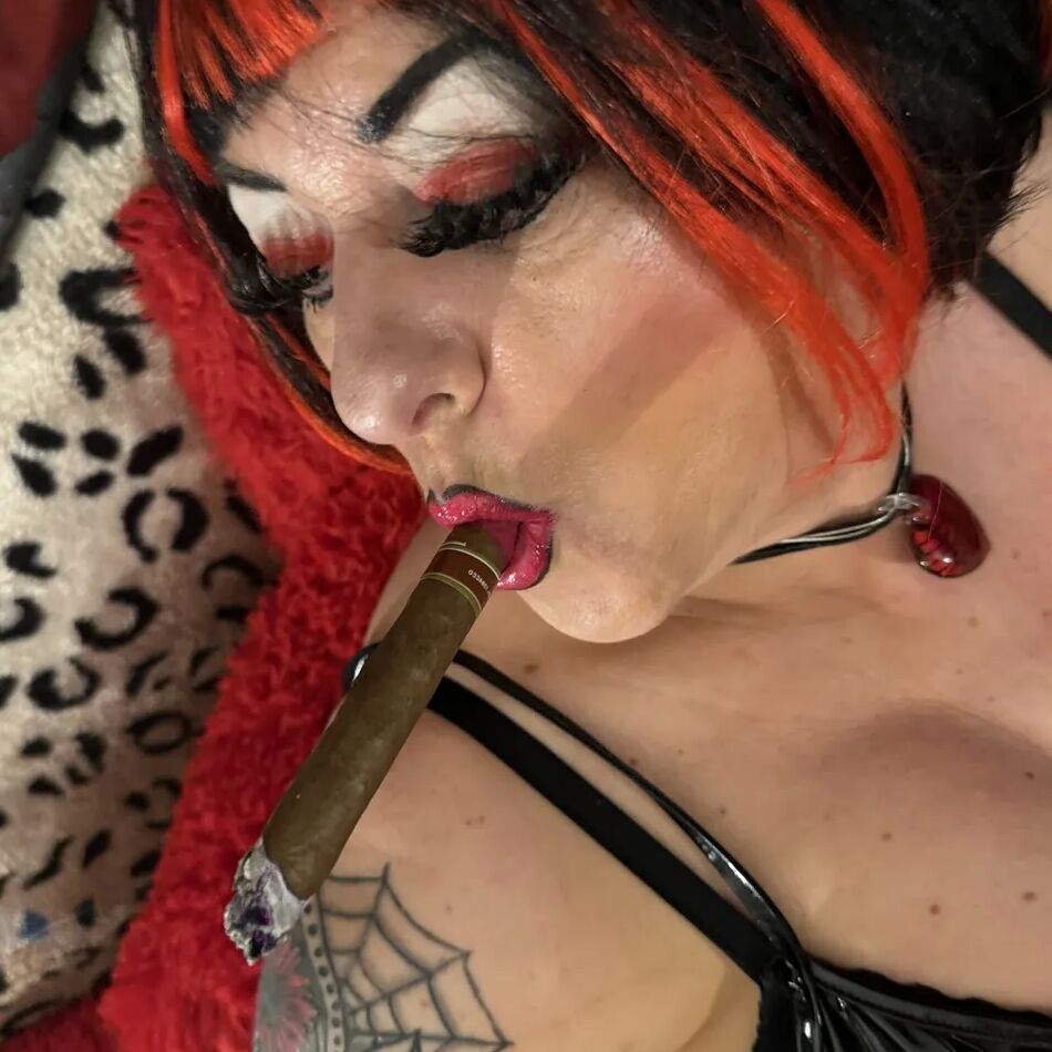 20 Pics THE SLAG SHIRLEY