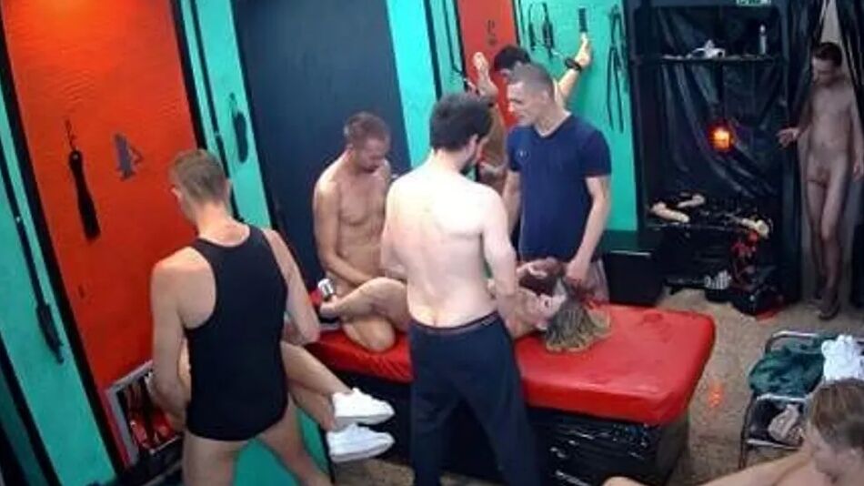 20 Pics Red Glory Hole