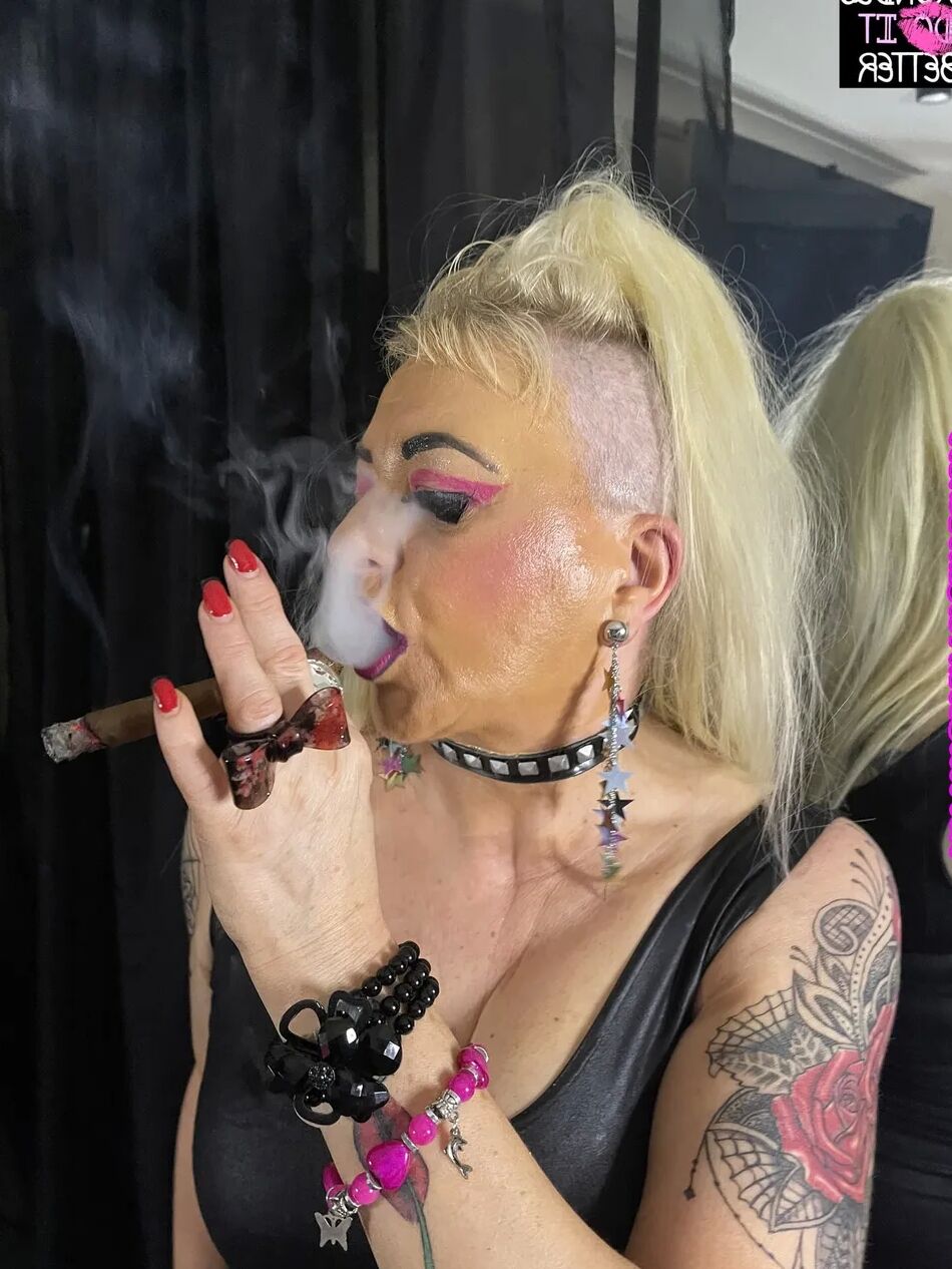 20 Pics WATCH THIS SLUT