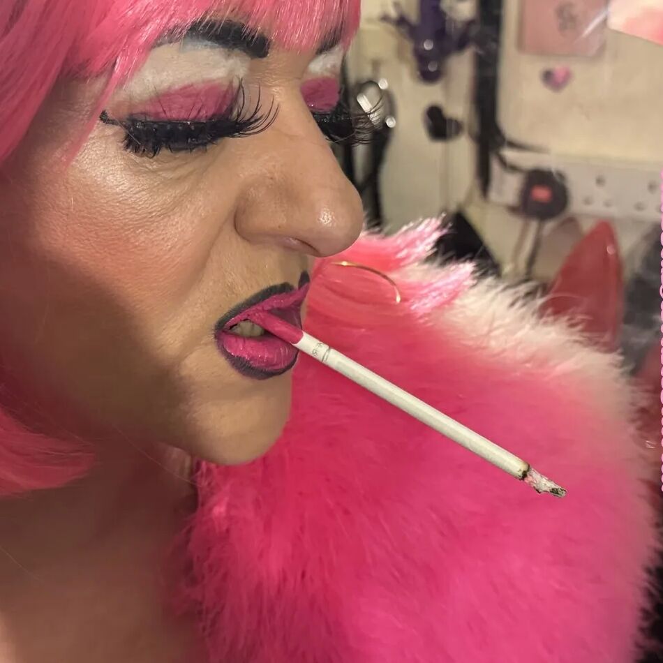 20 Pics HOOKER BARBIE -SHIRLEY
