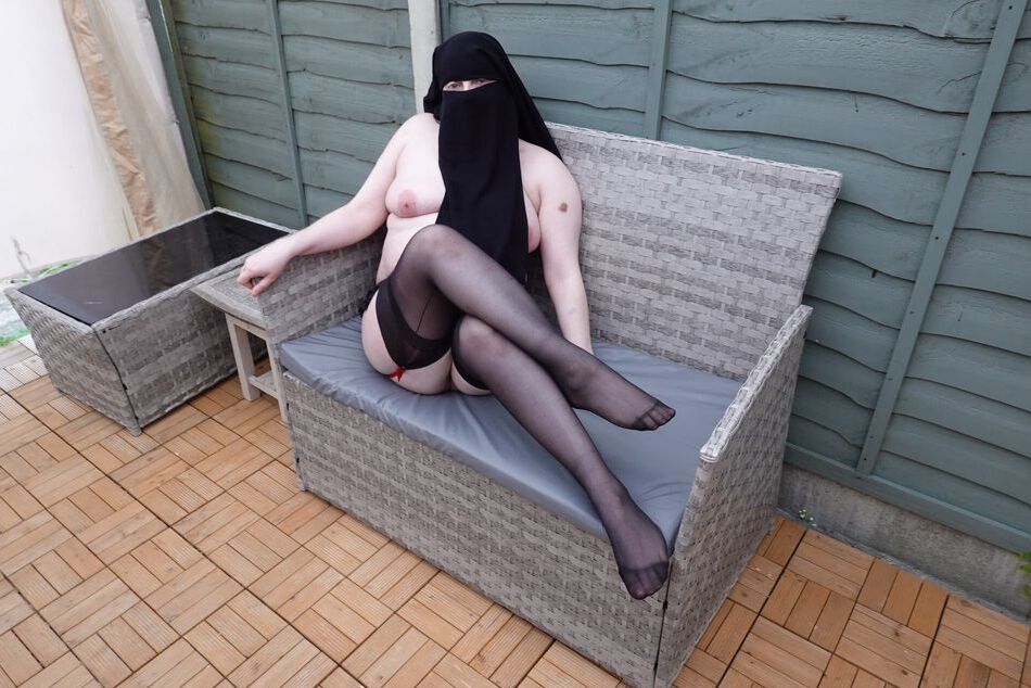 16 Pics Niqab naked in stockings and suspenders