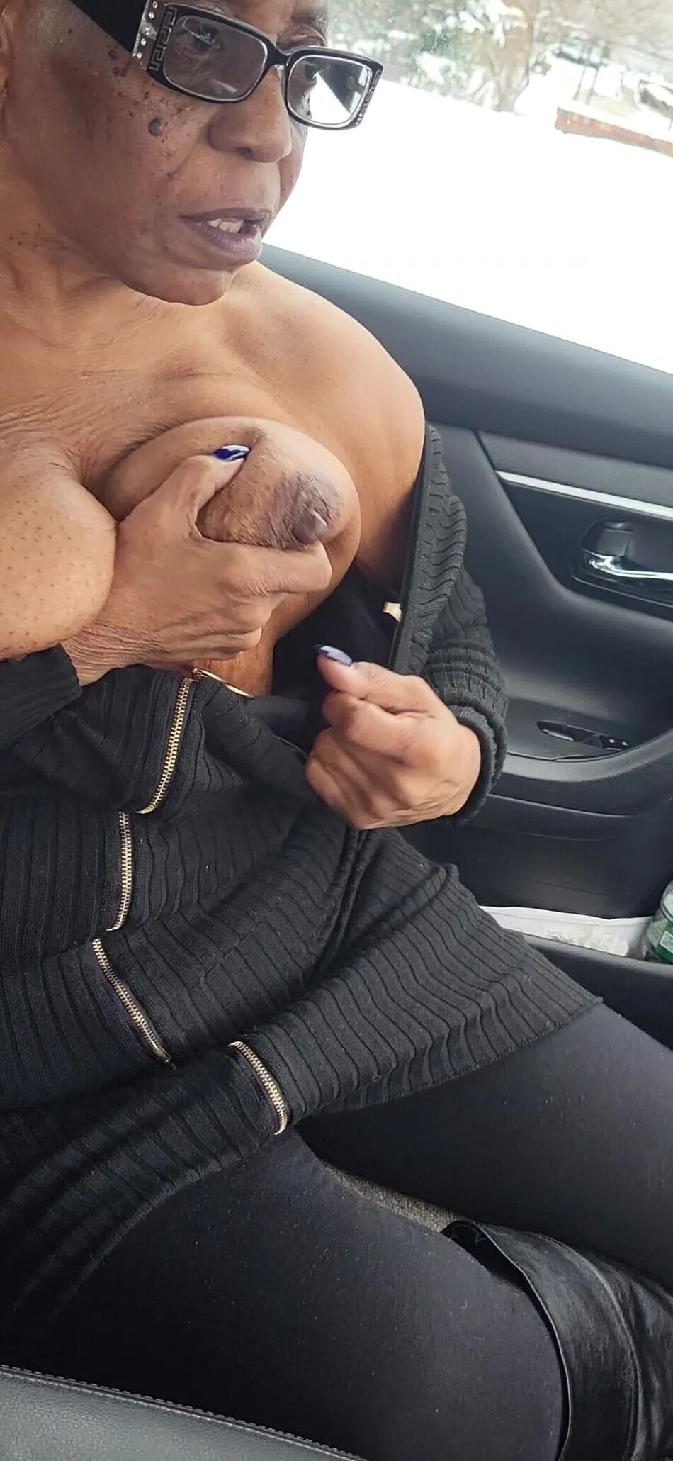 11 Pics Cold Titties (My Girls)