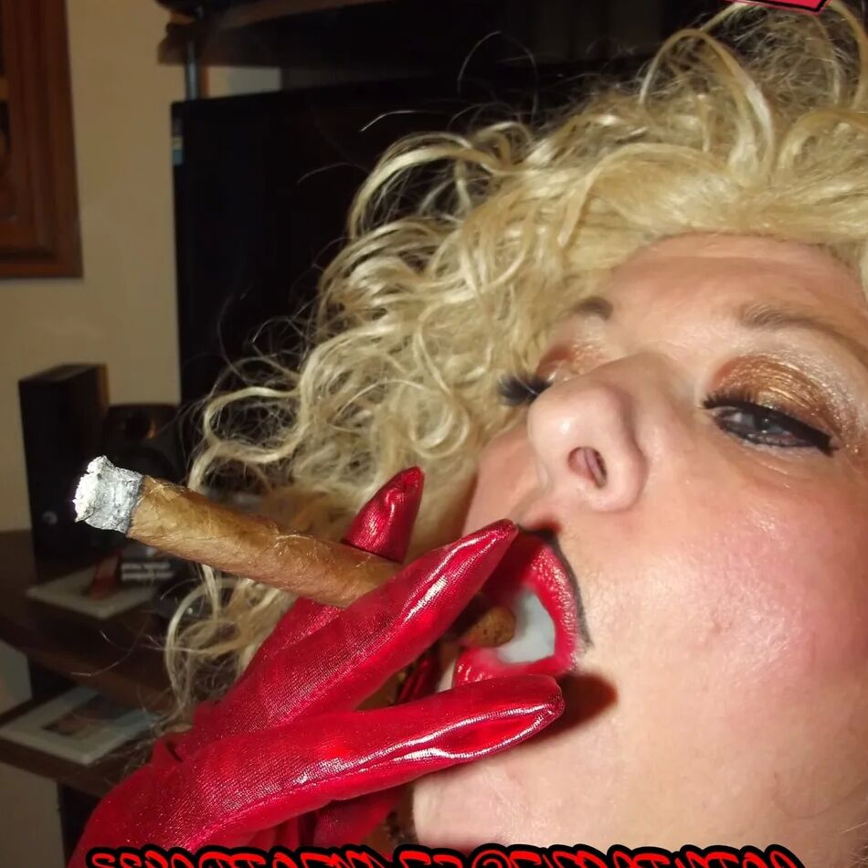 20 Pics SHIRLEY SLUT 690