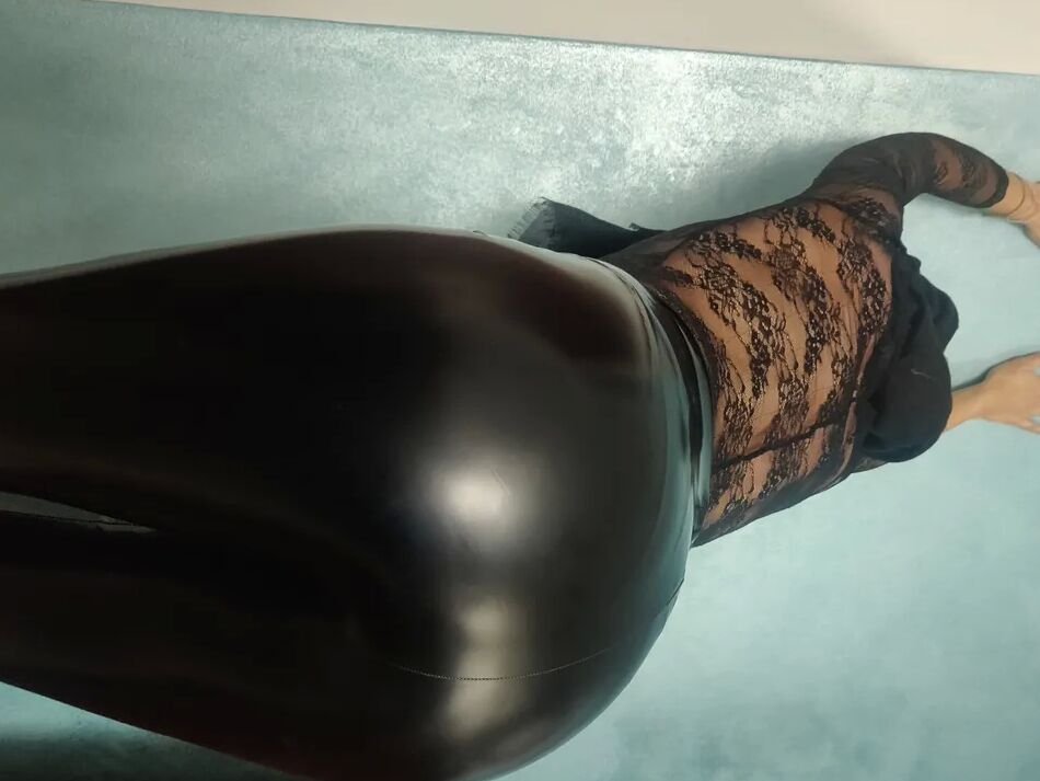 18 Pics Real couple in a fetish game