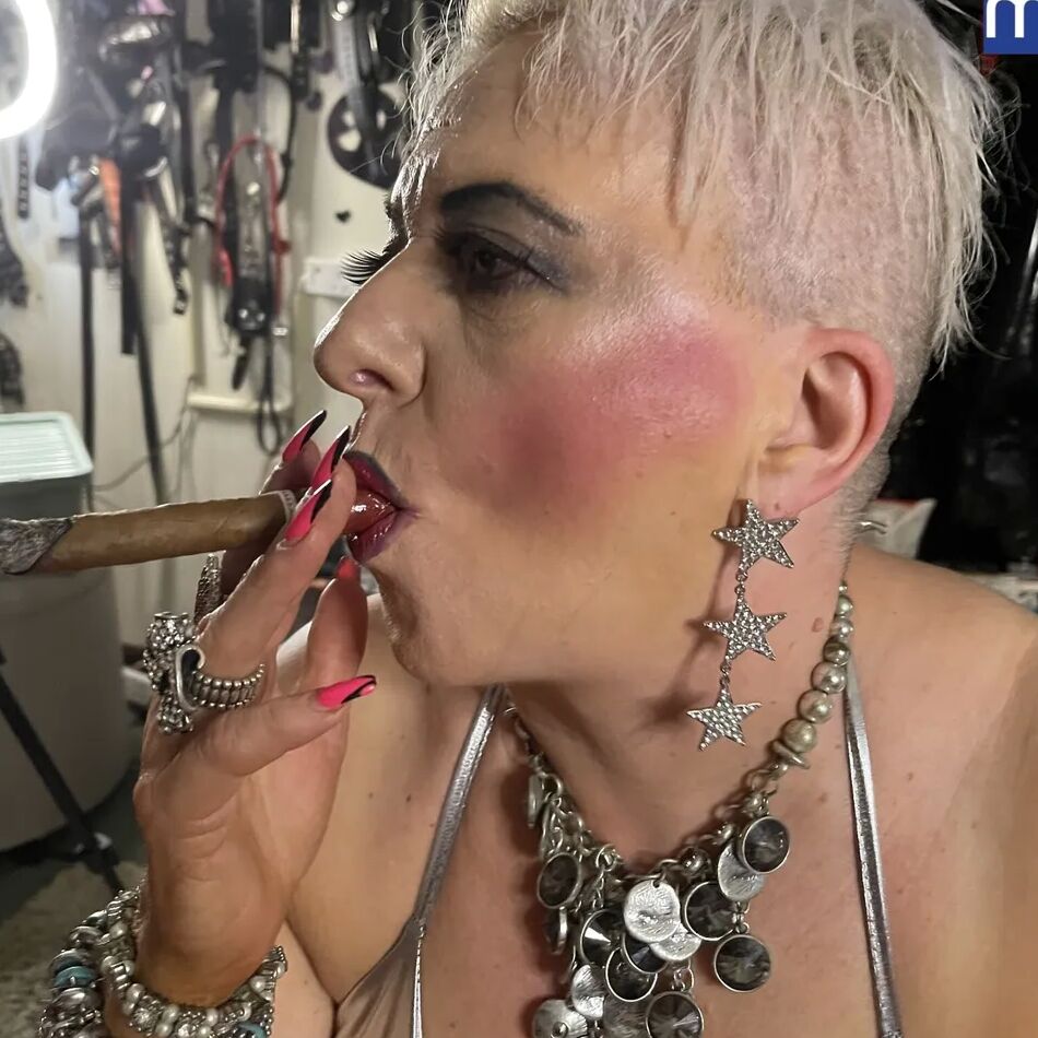 20 Pics SHIRLEY I LOVE CUM