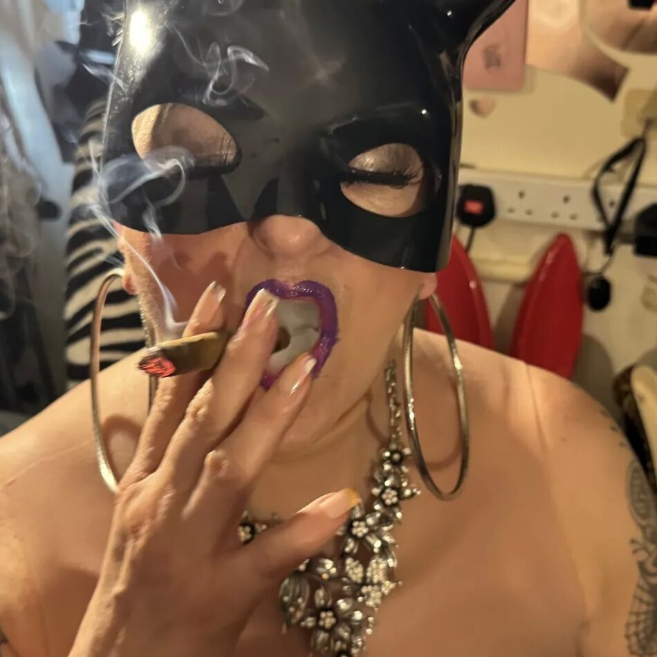 20 Pics SHIRLEY SLUTTY BUNNY