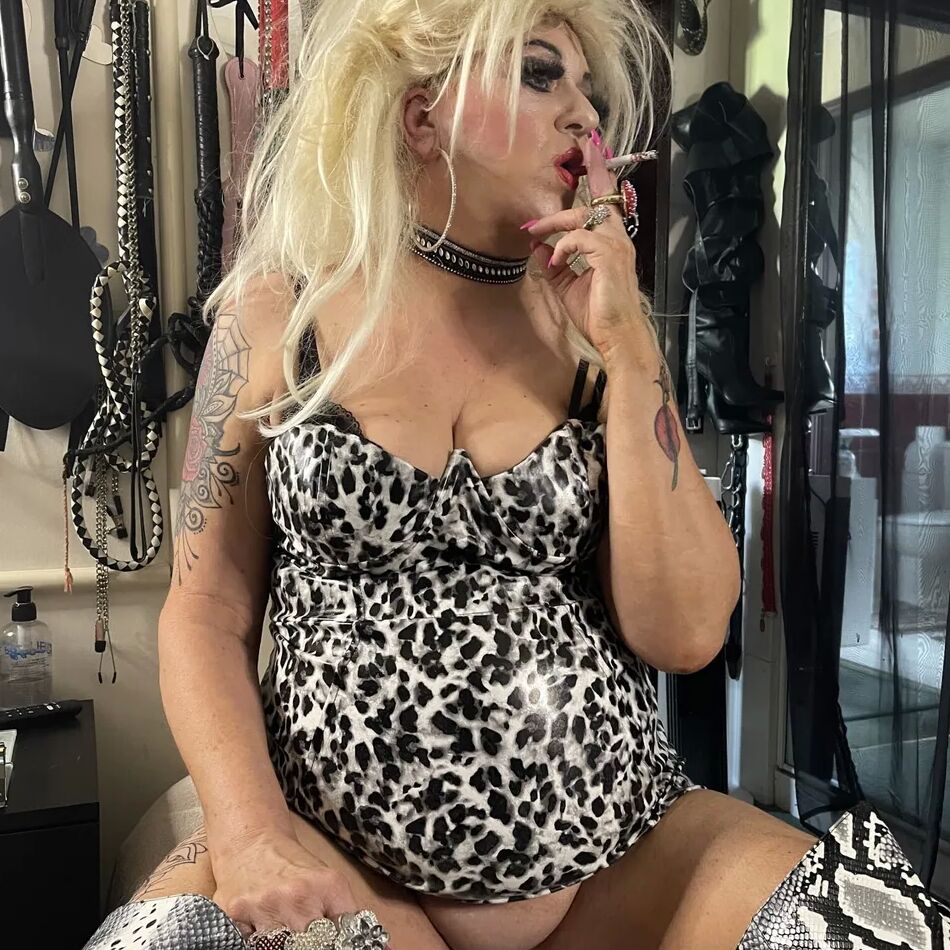 20 Pics HOME SLUT SHIRLEY