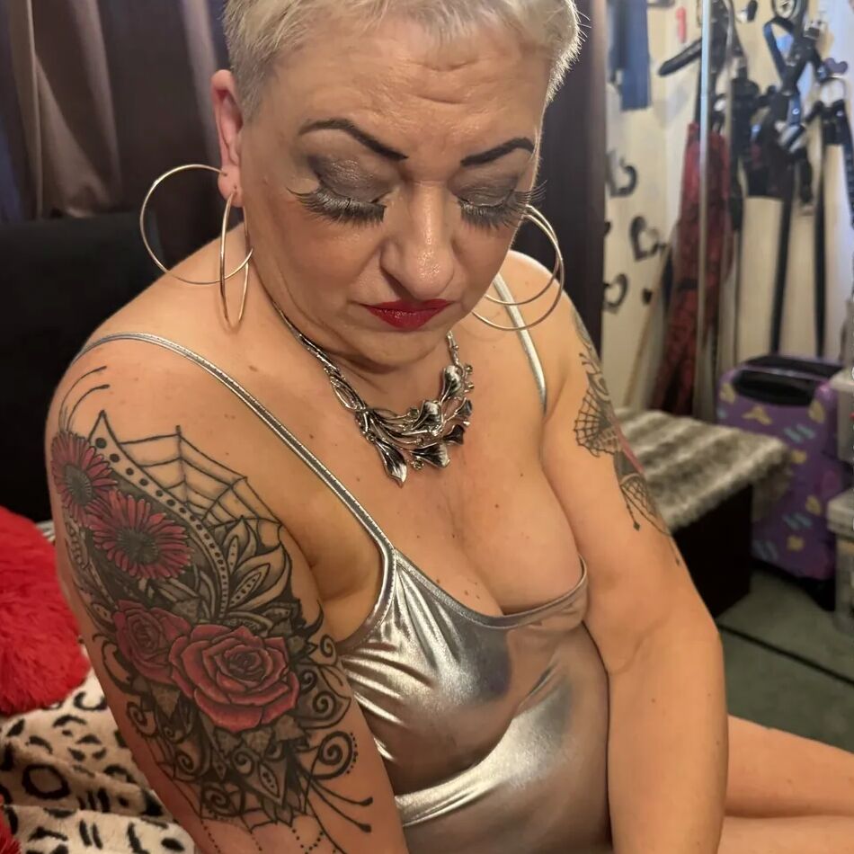 20 Pics THIS IS WHAT A SLUT LOOKS LIKE