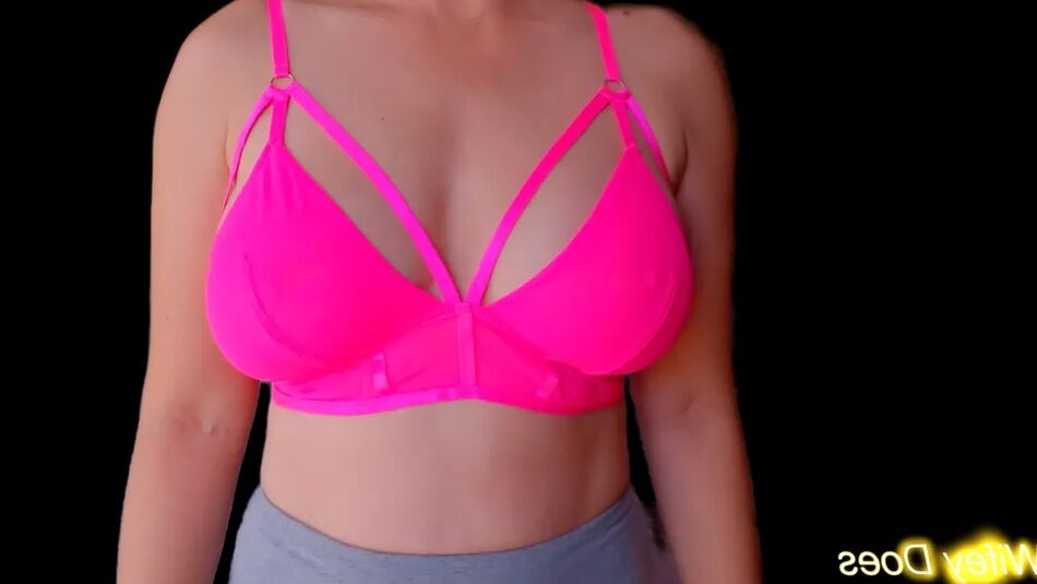 10 Pics Wife stuns in hot pink bra