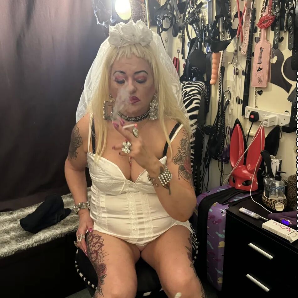 20 Pics SHIRLEYS HEN NIGHT