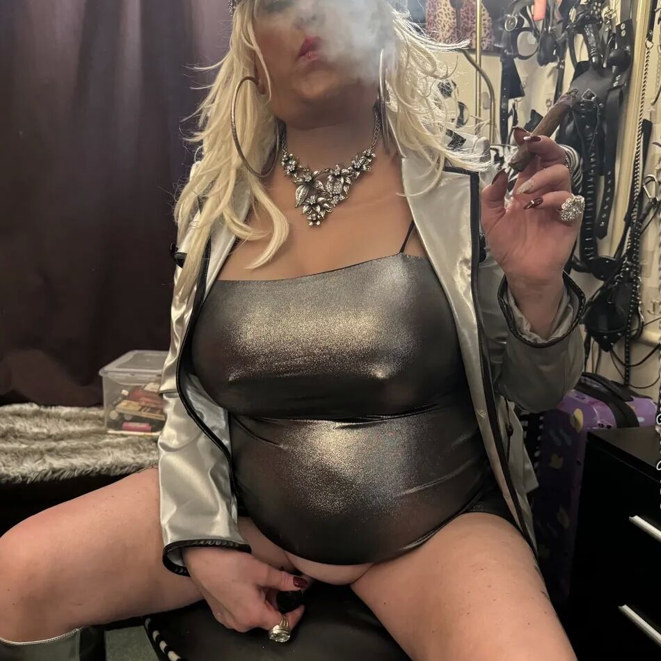 20 Pics SLUTTY MOM SHIRLEY 2
