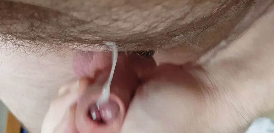 20 Pics like to jerk off my cock until the juice comes with dildo in