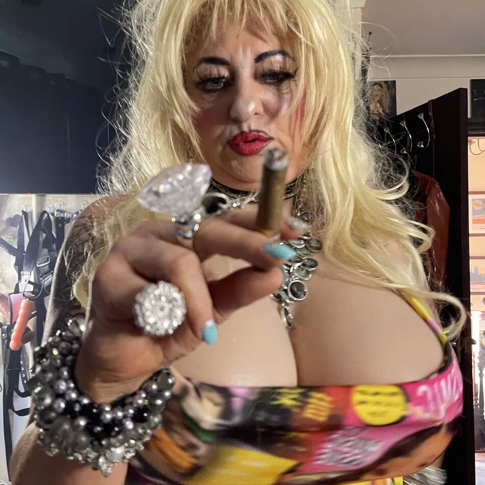 20 Pics SEXY BIG TITS SHIRLEY 2