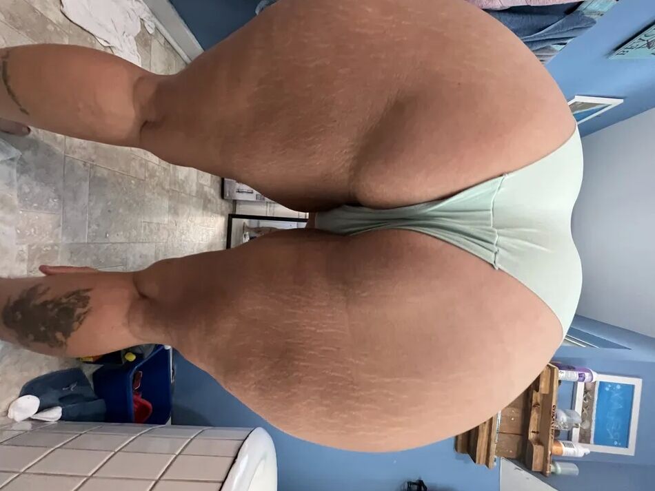 20 Pics Showing off