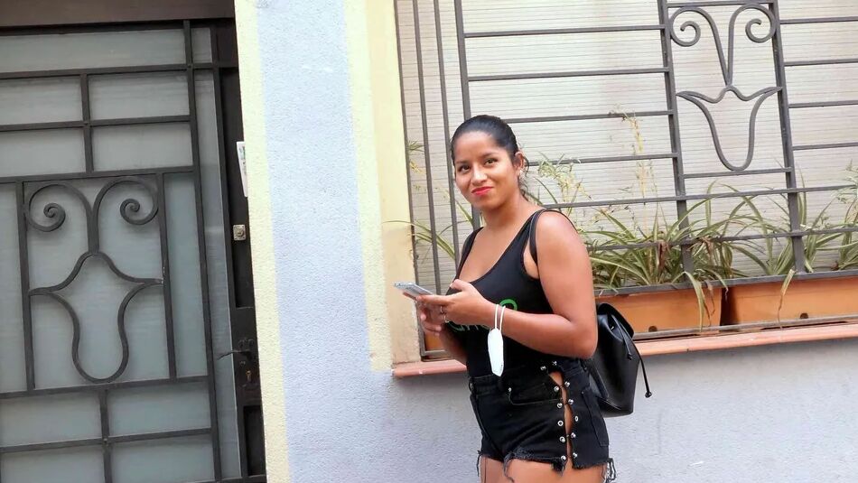 12 Pics Curvy Latina Amy Amor with Big natural Tits and Butt