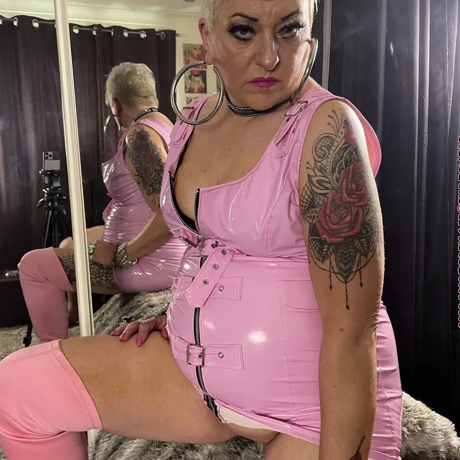 20 Pics SATURDAY EXTRA SHIRLEY
