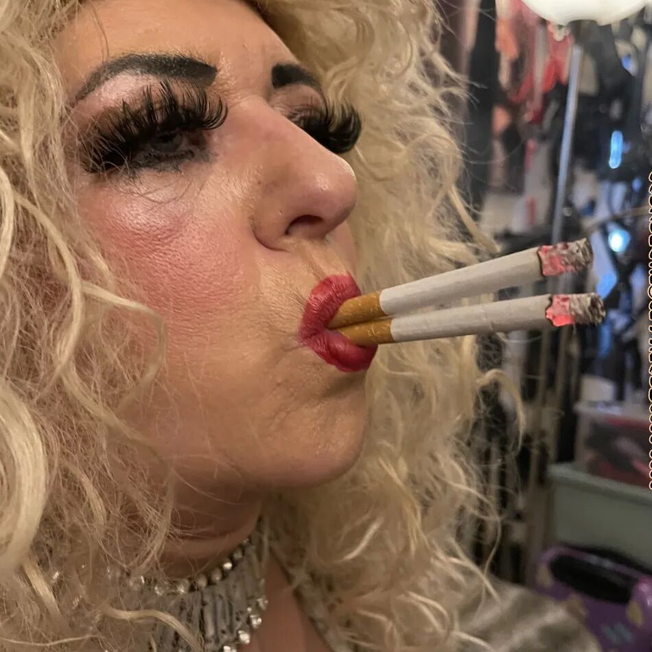 20 Pics MOMMY NEEDS COCK