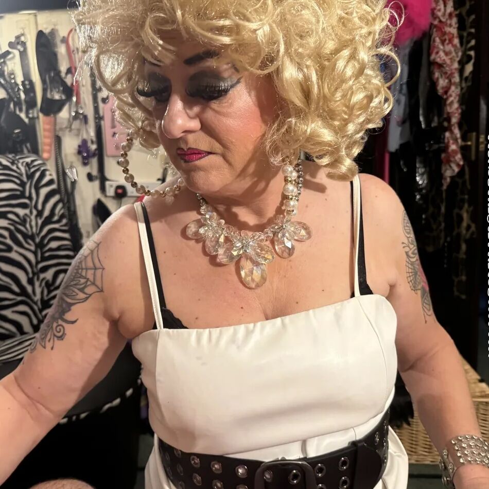 20 Pics MOMS NEEDS SHIRLEY