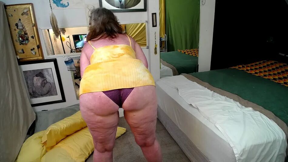 13 Pics Mature hottie DawnSkye is such a showoff