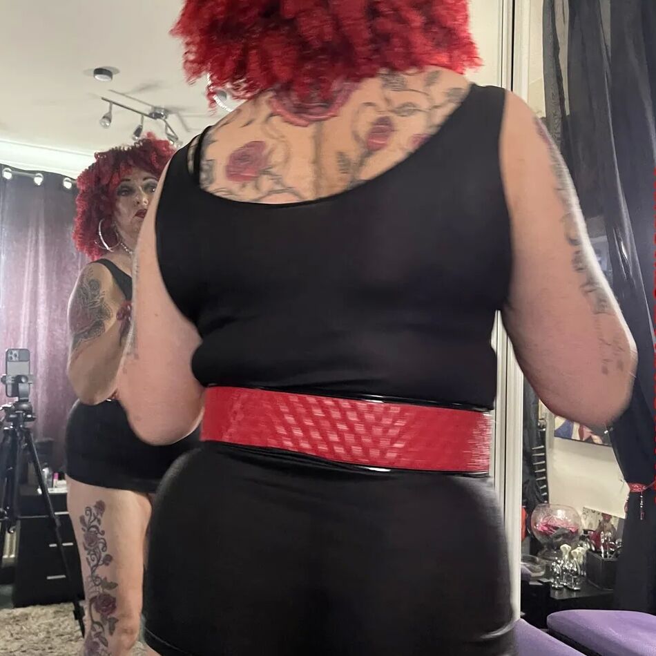 20 Pics RED WHORE SHIRLEY