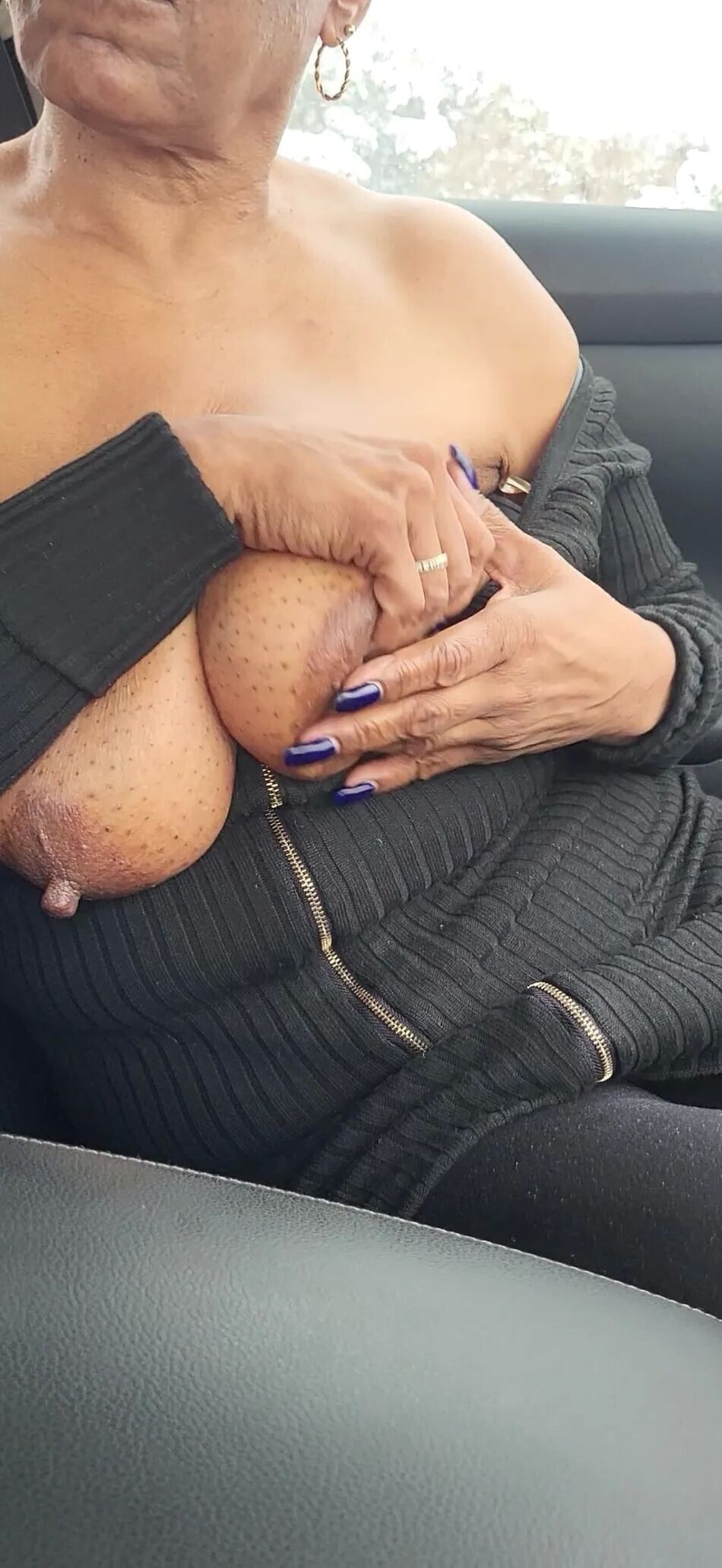 11 Pics Cold Titties (My Girls)