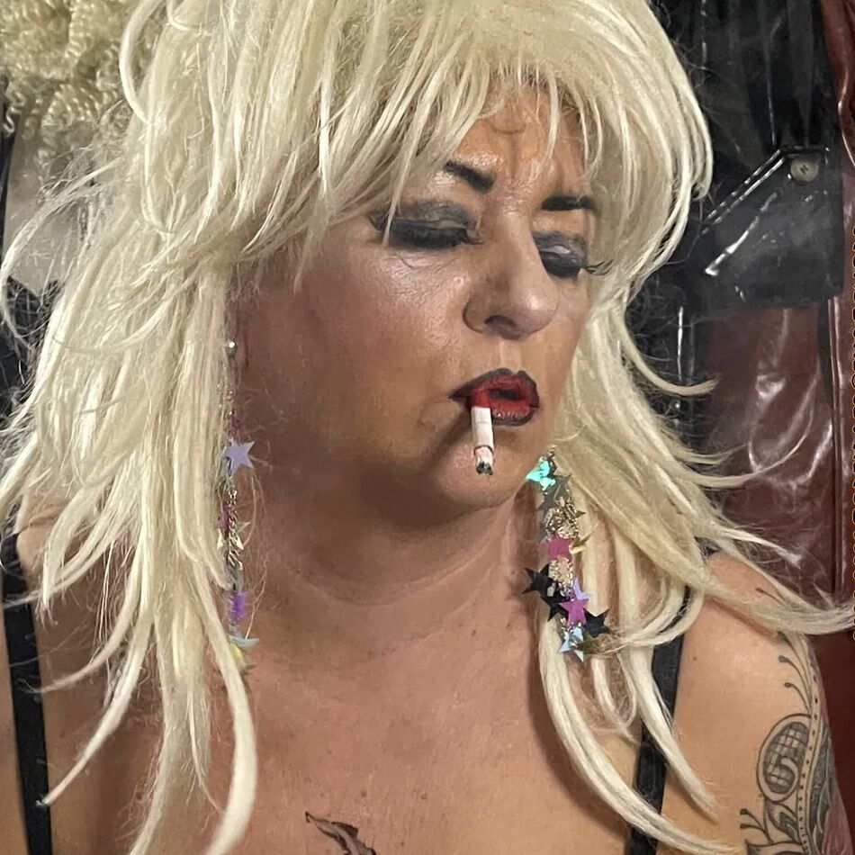 20 Pics SHIRLEY SMOKING WHORE 2