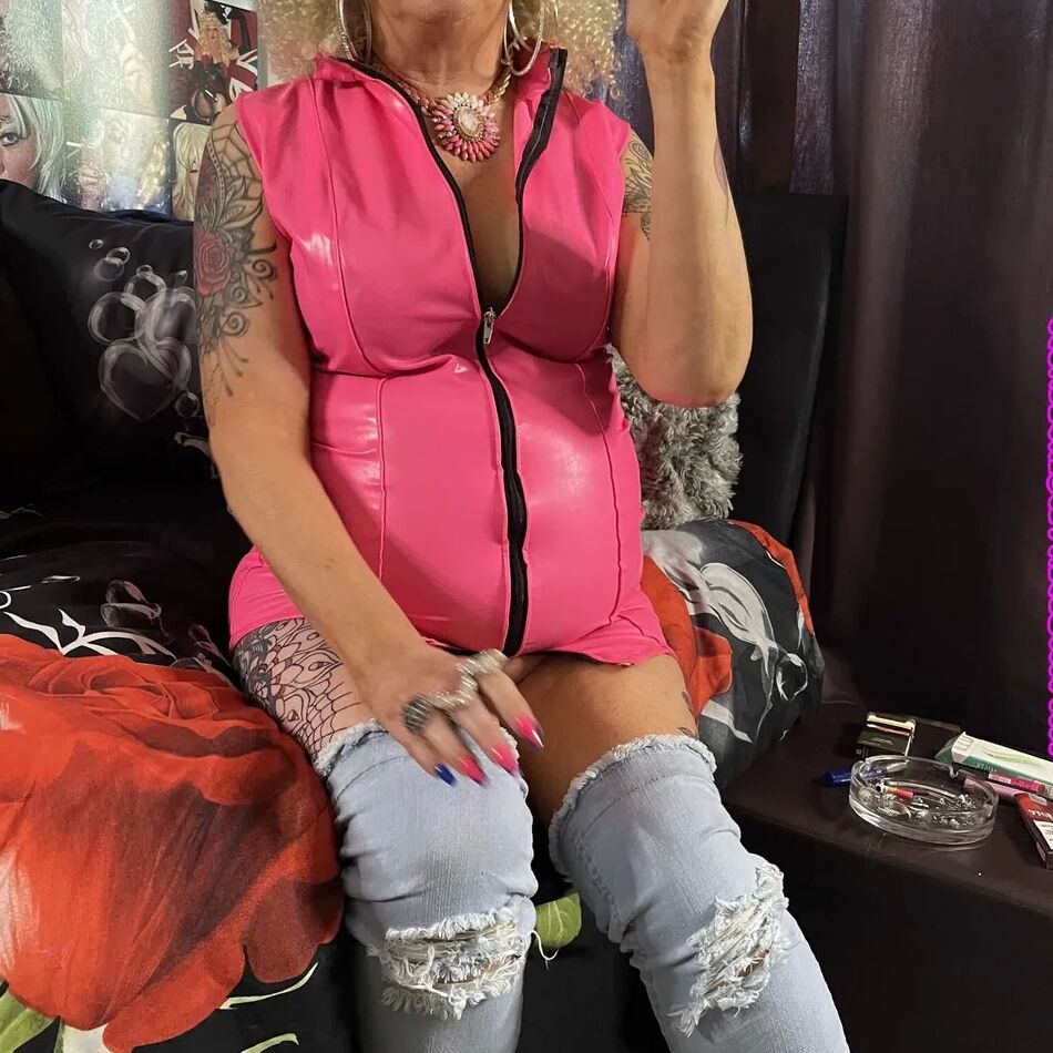 20 Pics SHIRLEY I M A CHEAP WHORE FOR SEX