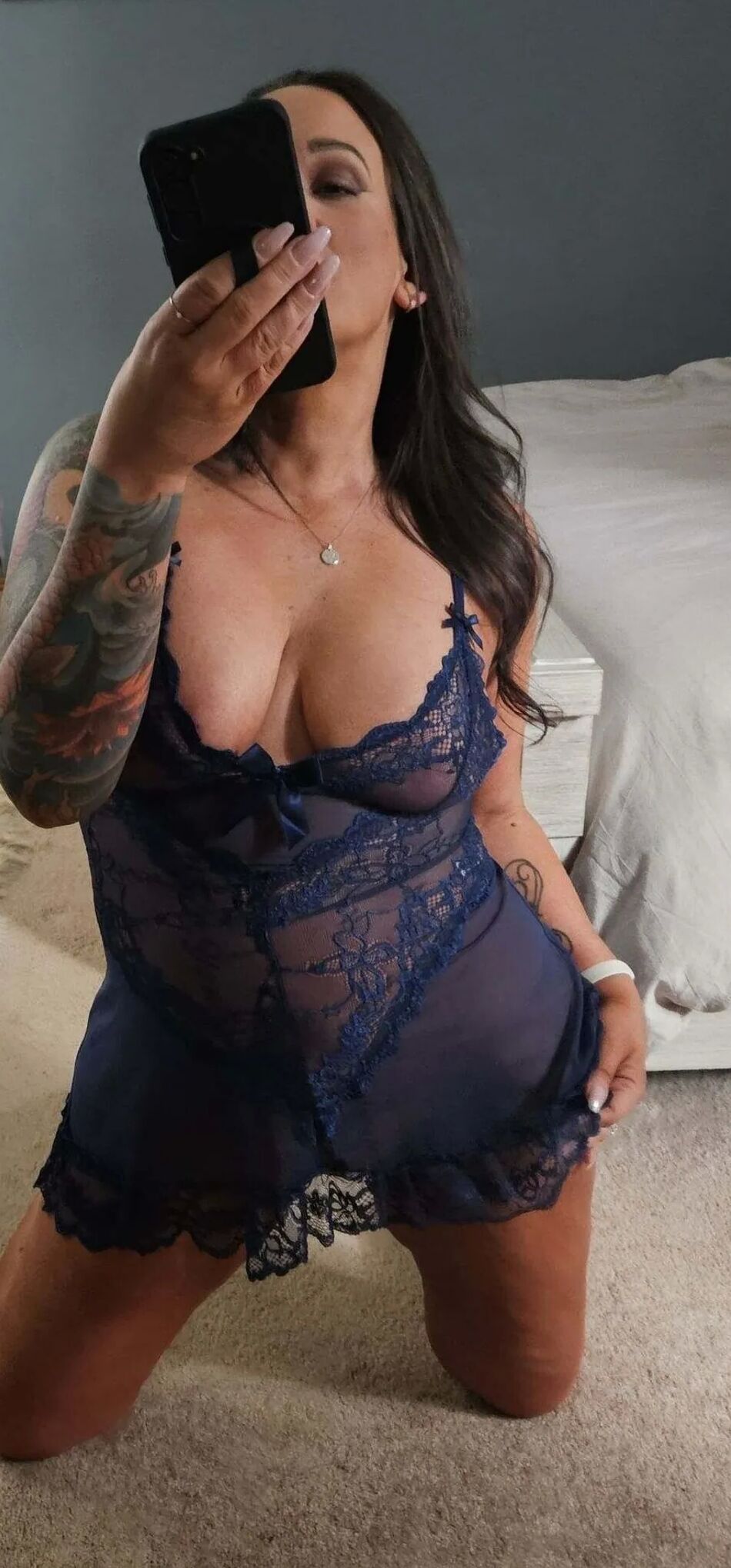6 Pics Hotwife