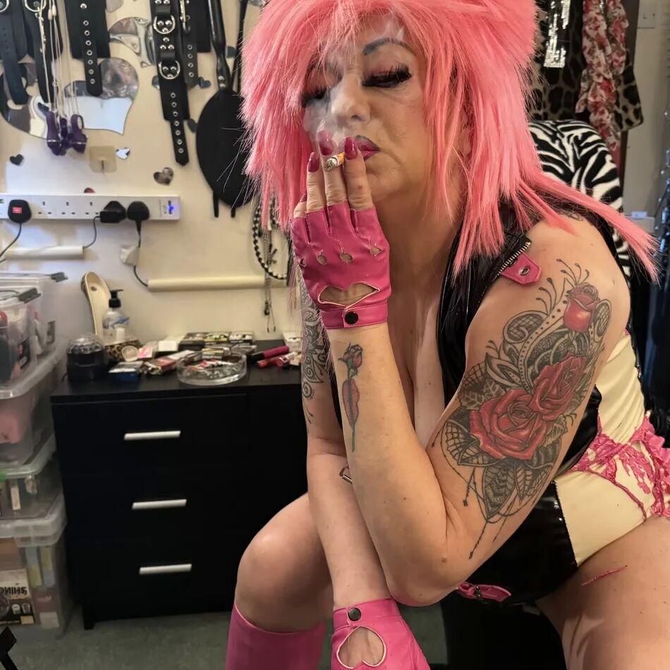 20 Pics SHIRLEY SLUT TRAMP 2023