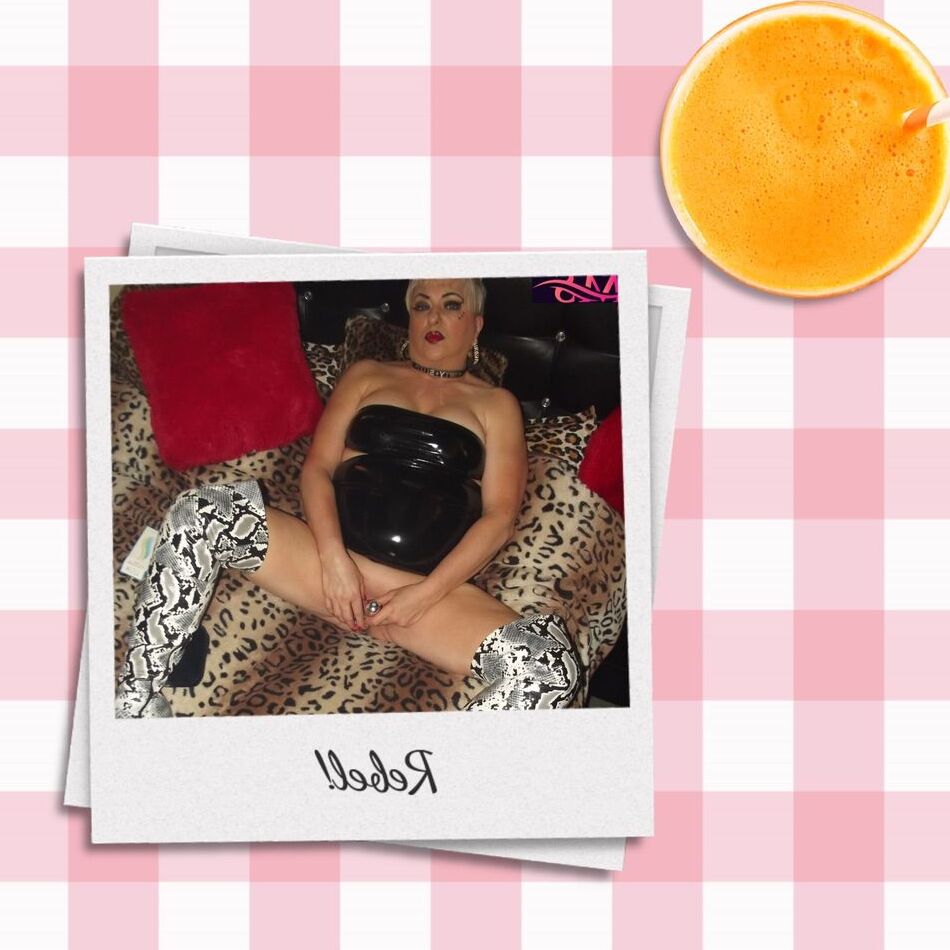 20 Pics SHIRLEY POLAROID 15