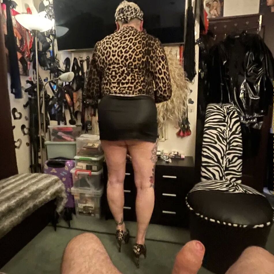20 Pics MOM NEEDS YOUNG COCK