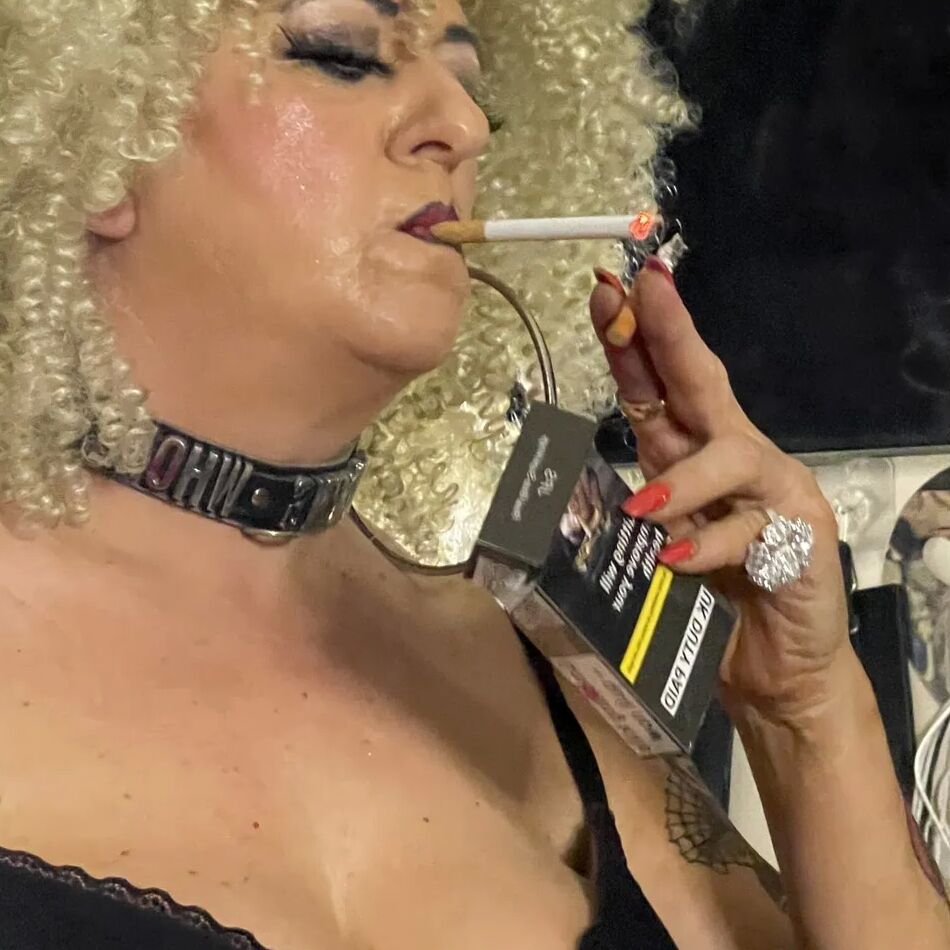 20 Pics SHIRLEY SMOKING TRAMP 2 MY WAY