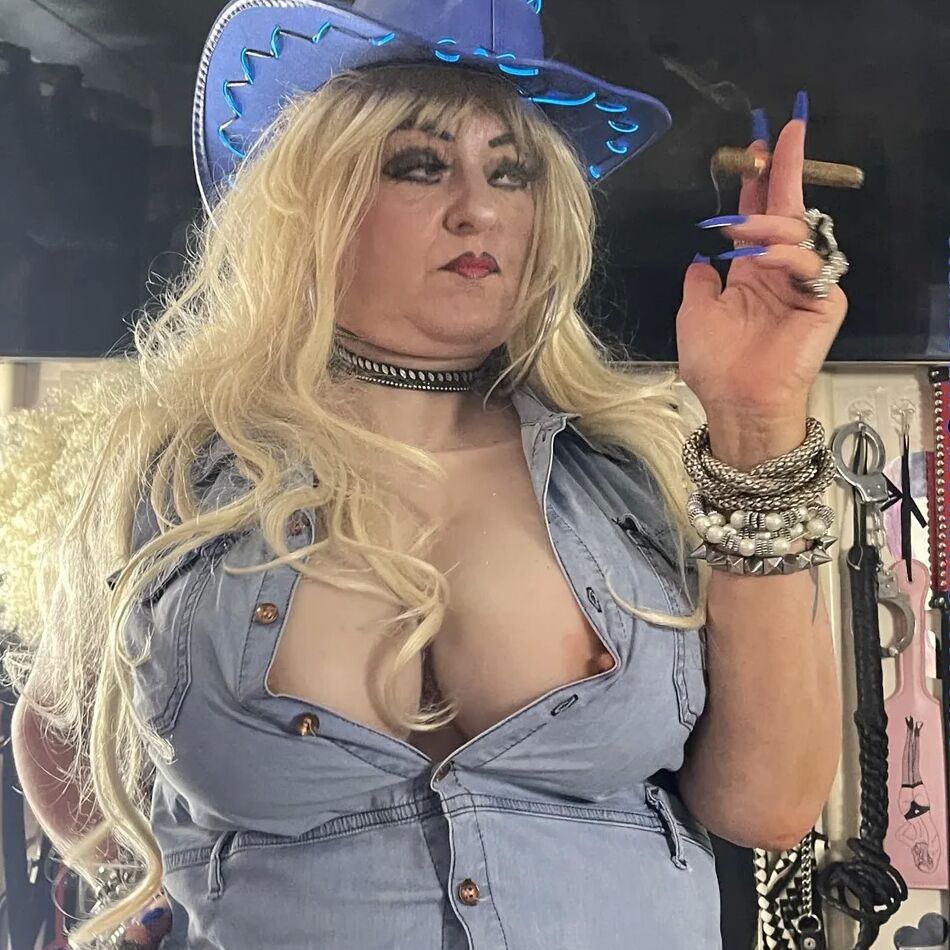 20 Pics I LOVE BIG FAKE TITS