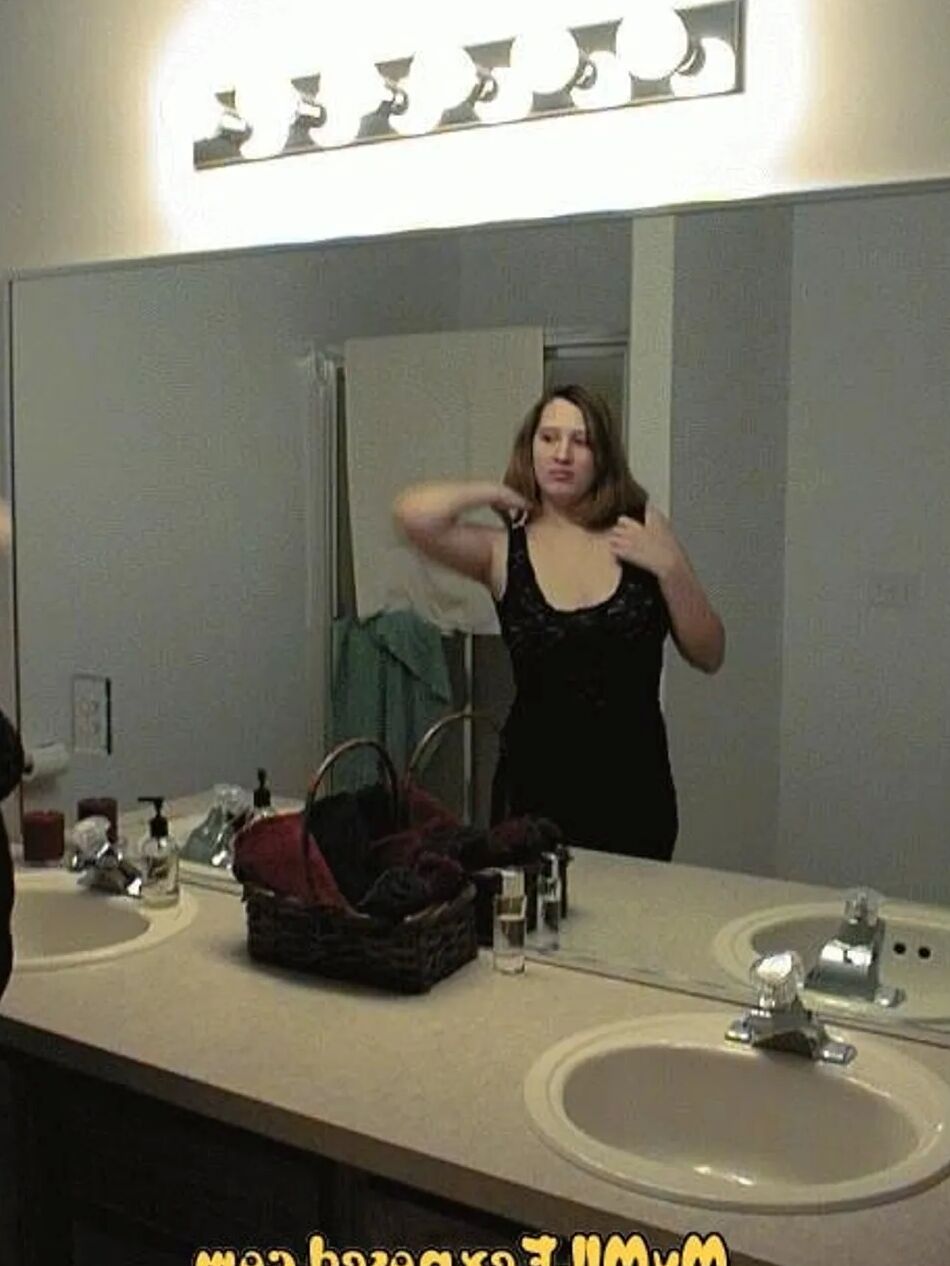 16 Pics My MILF Exposed - big girls love to have fun too