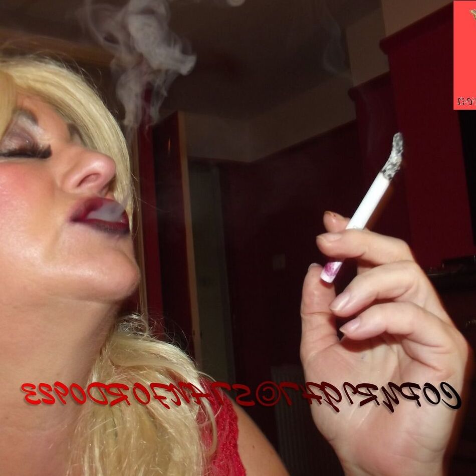 20 Pics SHIRLEY SLUT 739