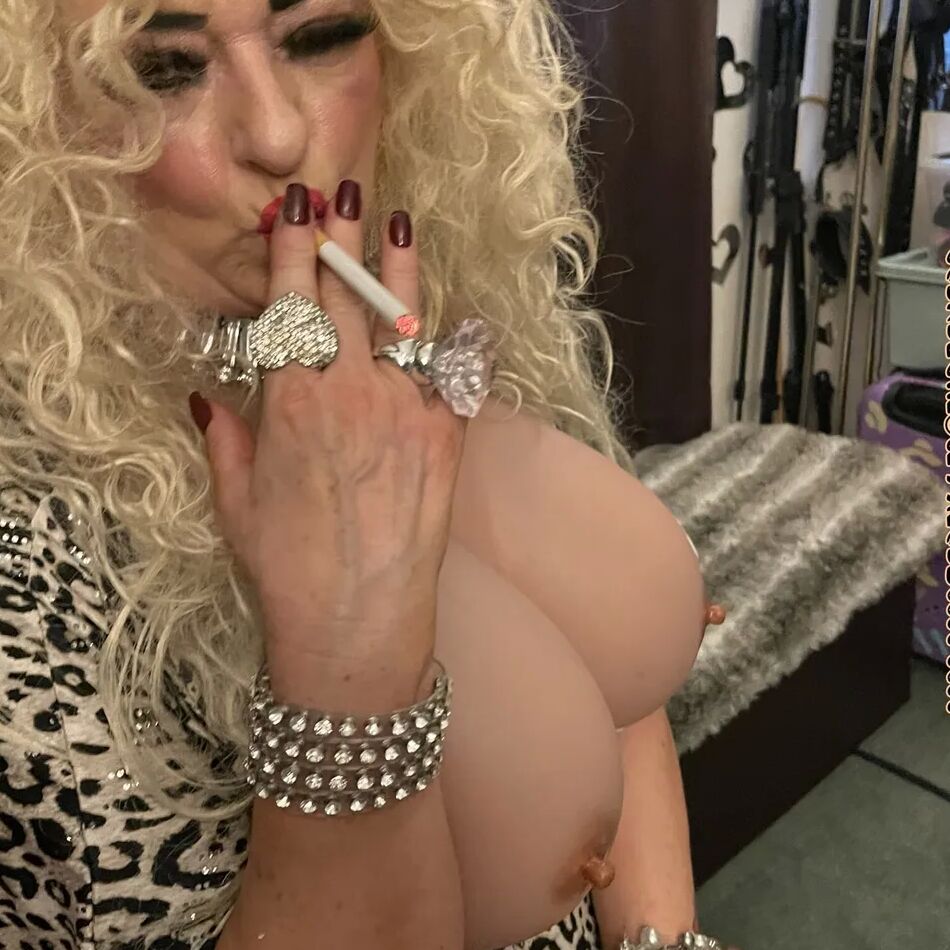 20 Pics MOMMY NEEDS COCK