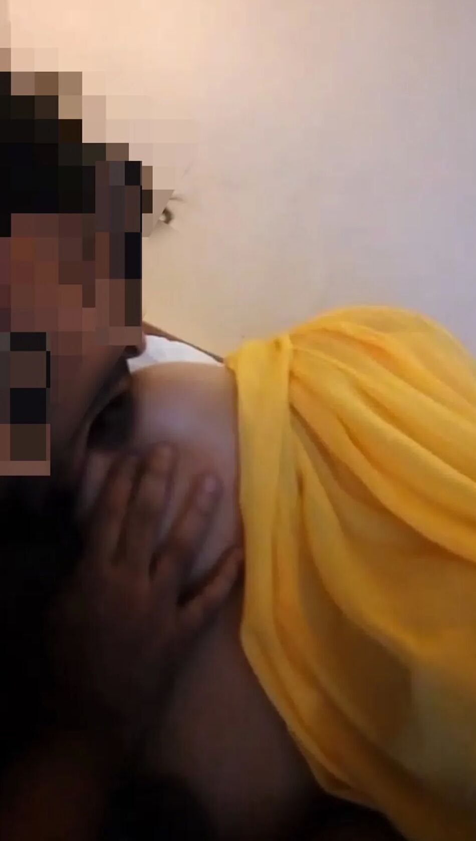 15 Pics Priya Big Boobs Chunnu Munnu Suck in 5 Star hotel in City