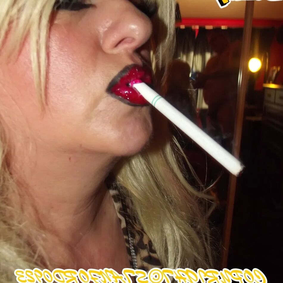 20 Pics SHIRLEY SLUT 712