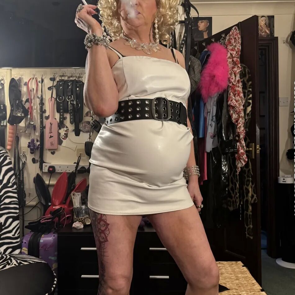 20 Pics MOMS NEEDS SHIRLEY