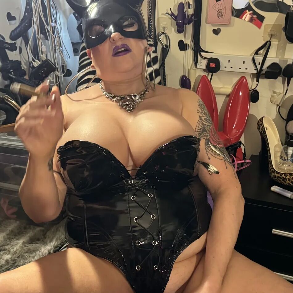 20 Pics SHIRLEY SLUTTY BUNNY