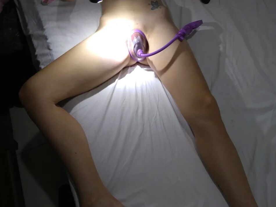 17 Pics delicious skinny sucking her pink pussy
