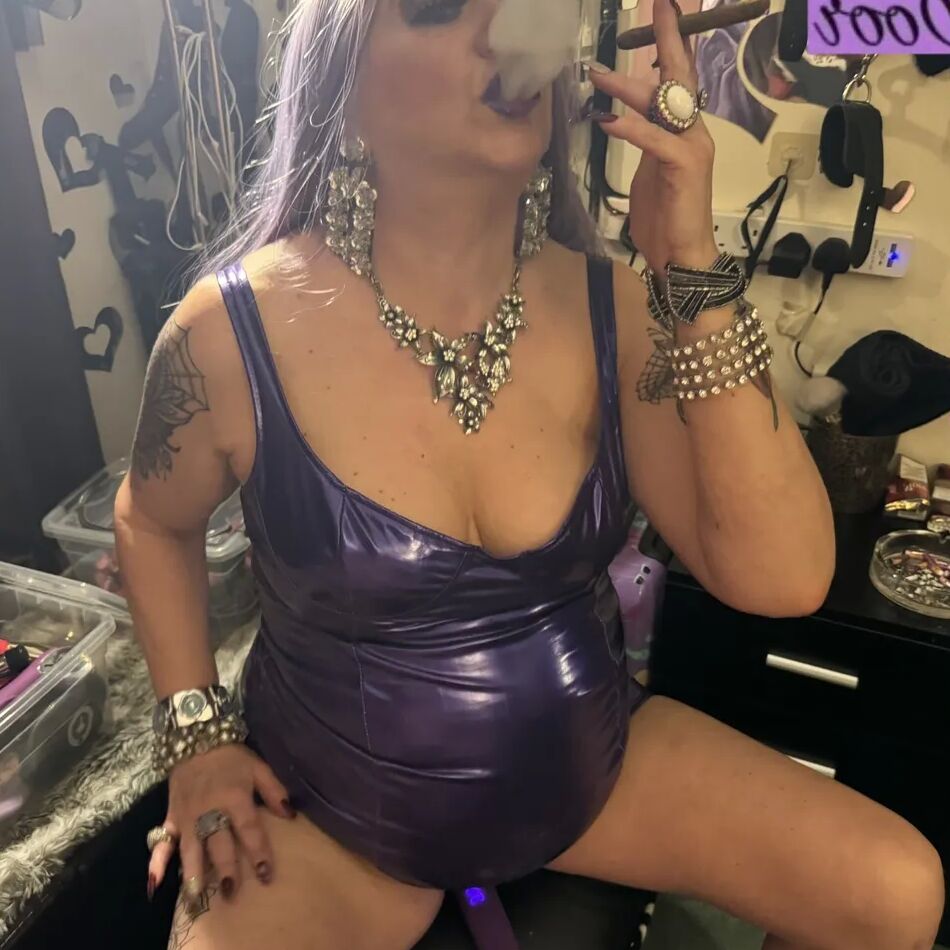20 Pics SHIRLEY WHORE NEXT DOOR