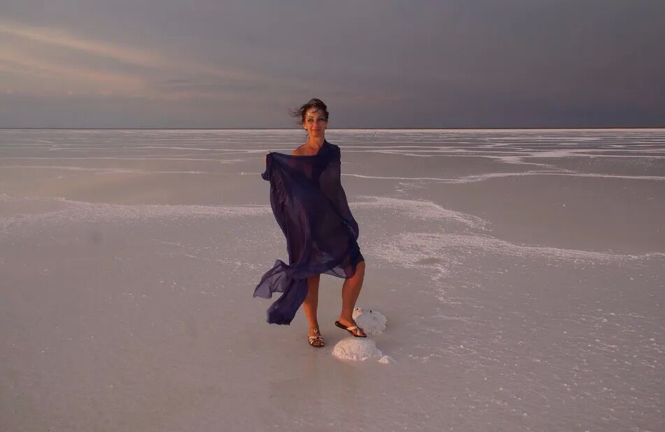 20 Pics On Sunset-Light with DeepBlue Shawl on Salt- Lake