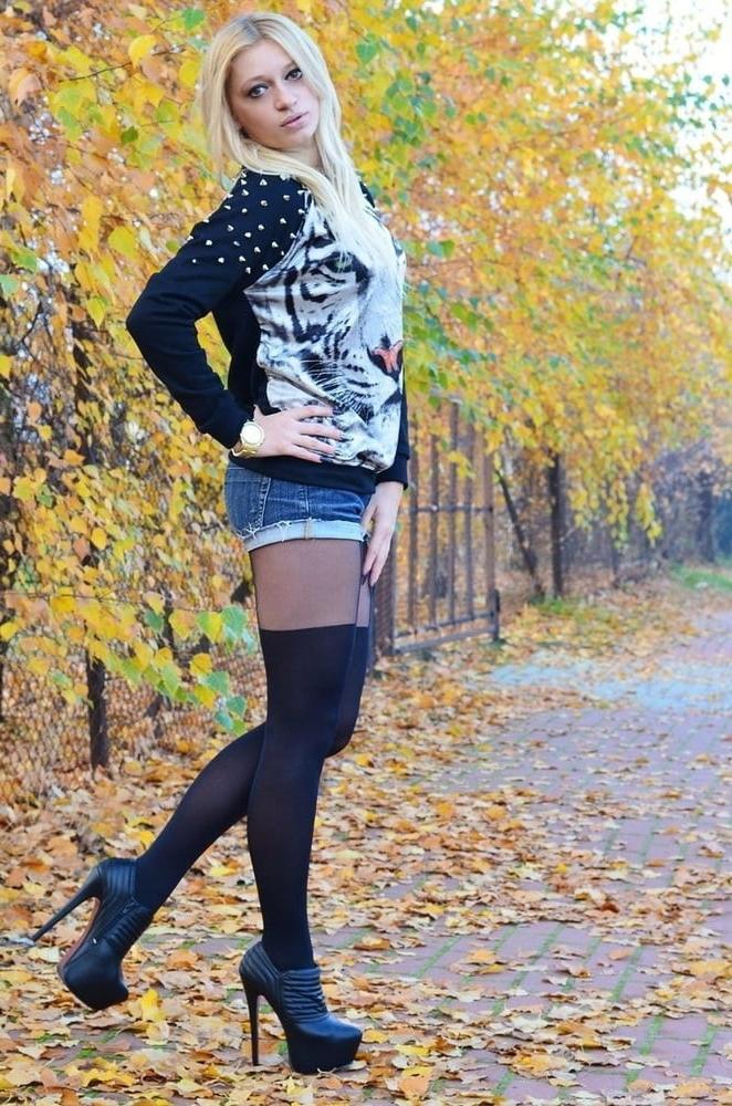 25P Adorable real chicks 247