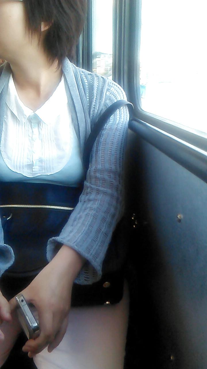 25P Awesome downblouse cleavage and an adorable asian girl